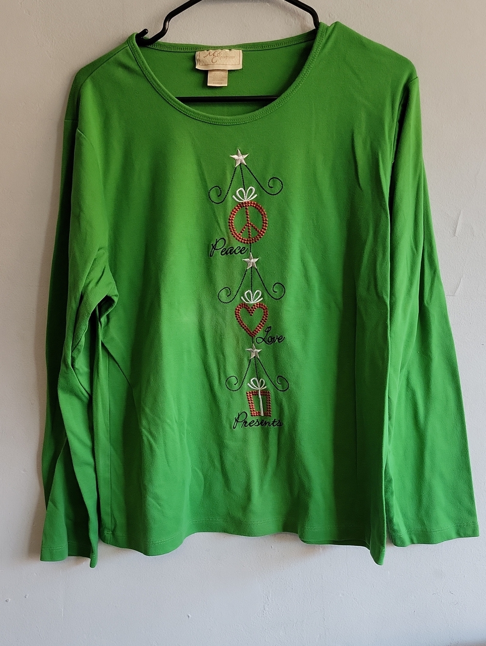 Women's XL green Christmas "Peace Love Presents" long sleeved tee t-shirt